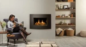 Riva 600 GAS fire, log effect with Verve XS frame
